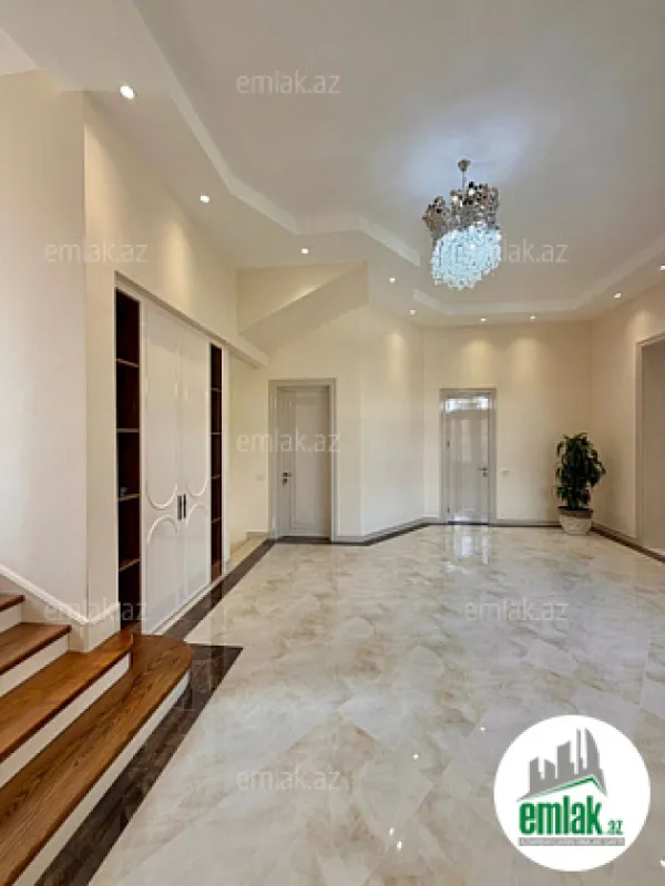 Satılır 7 otaqlı mənzil 600 m²