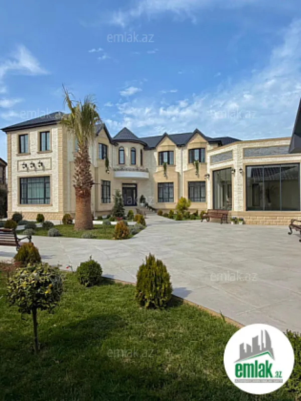 Satılır 7 otaqlı mənzil 600 m²