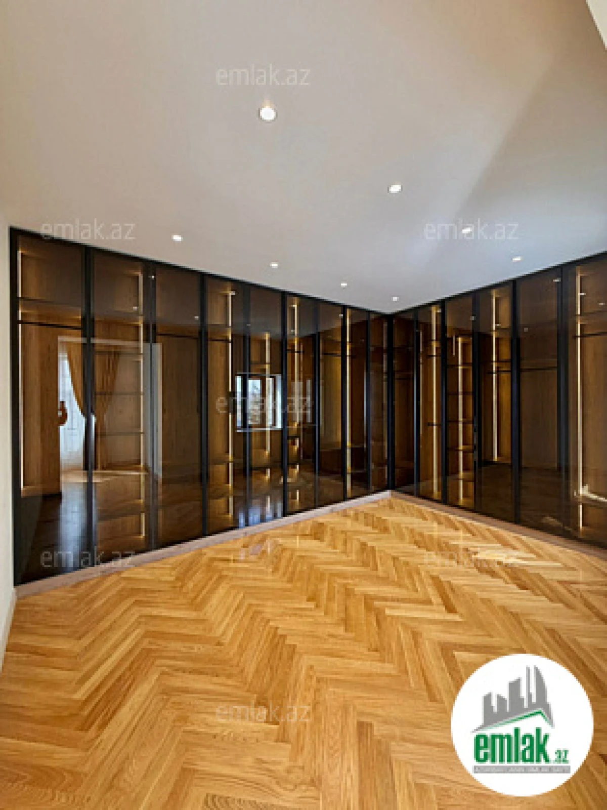 Satılır 7 otaqlı mənzil 600 m²