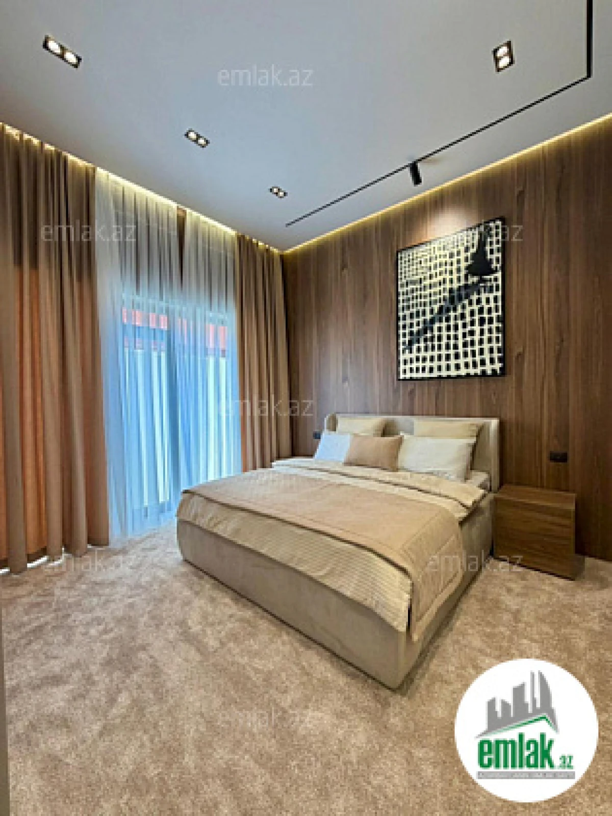 Satılır 5 otaqlı mənzil 270 m²