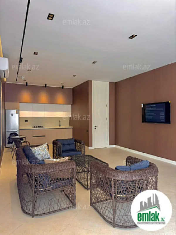 Satılır 5 otaqlı mənzil 270 m²