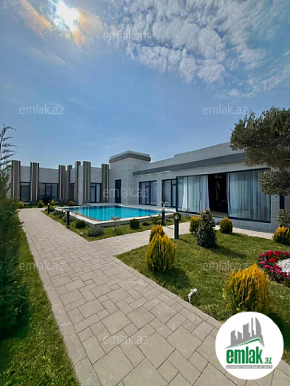 Satılır 5 otaqlı mənzil 270 m²