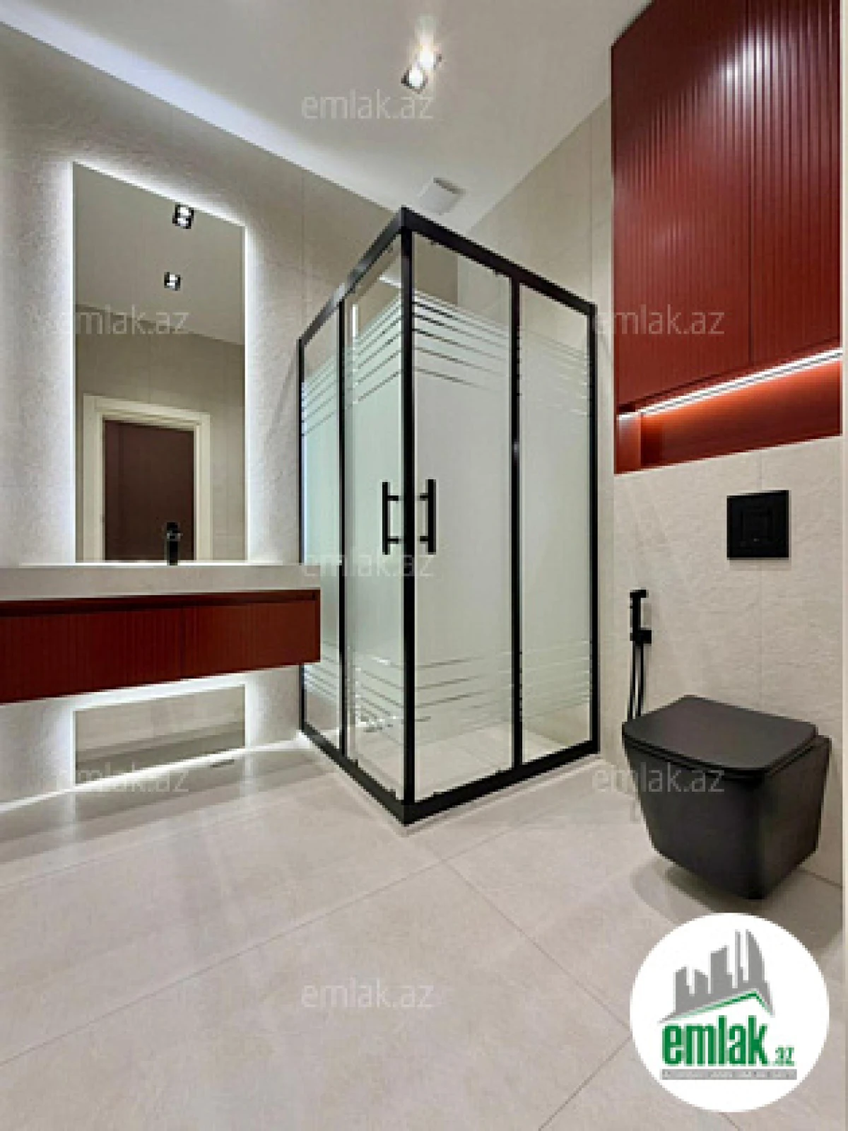 Satılır 5 otaqlı mənzil 270 m²