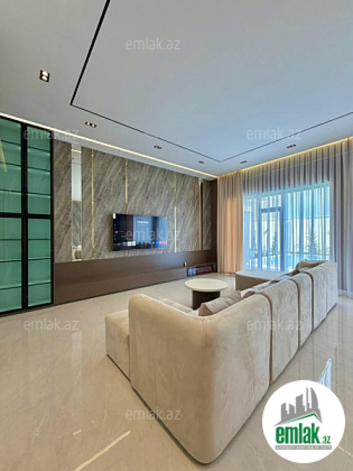 Satılır 5 otaqlı mənzil 270 m²