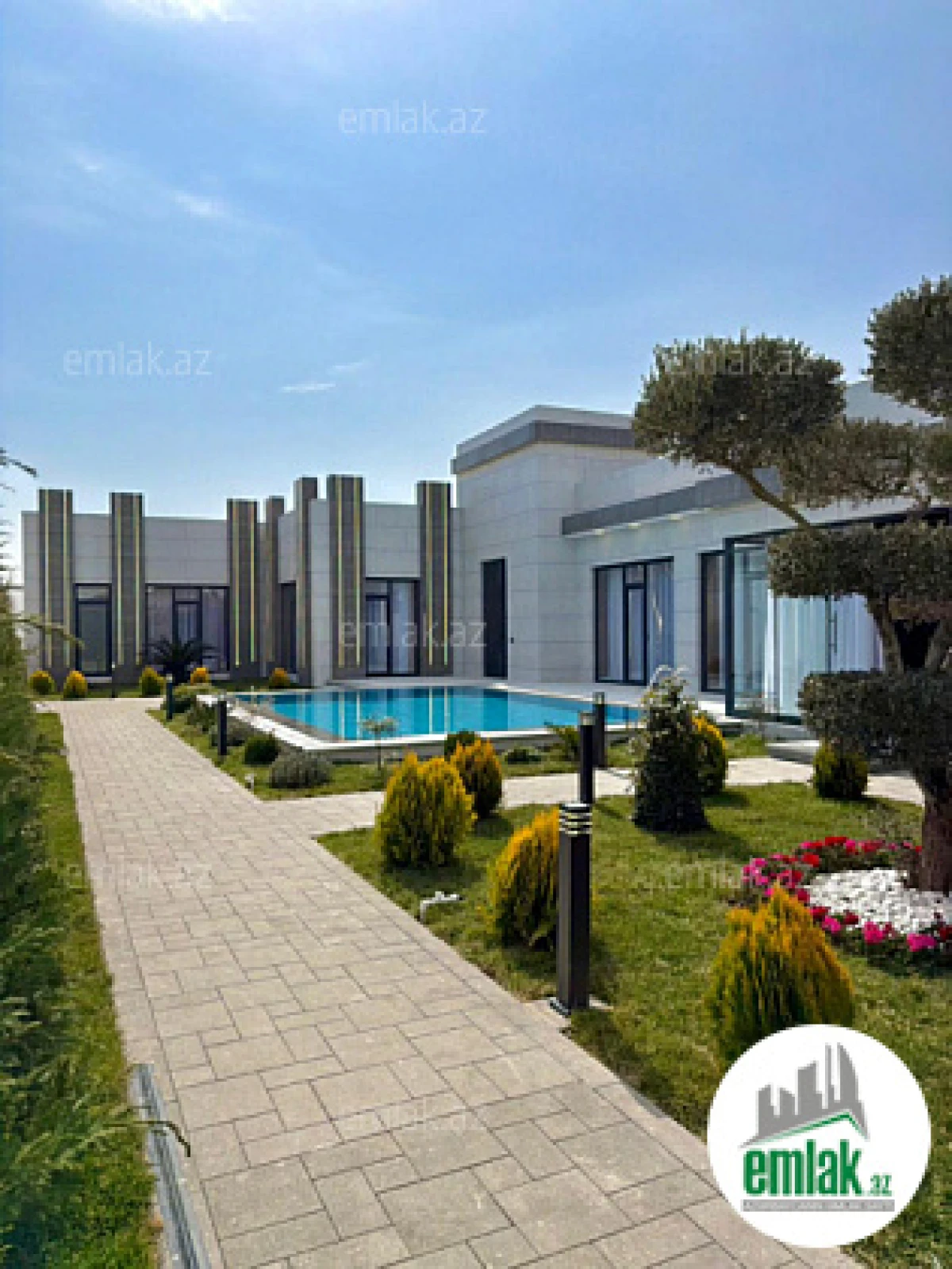 Satılır 5 otaqlı mənzil 270 m²