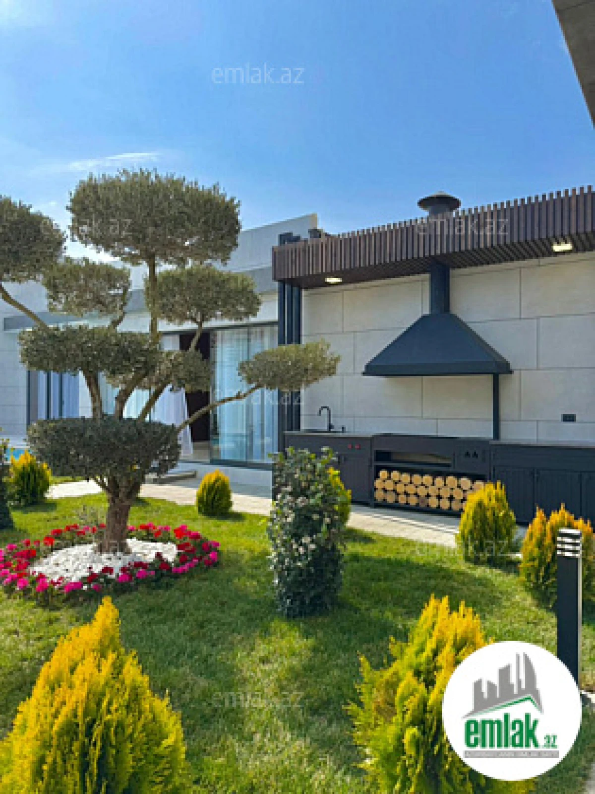 Satılır 5 otaqlı mənzil 270 m²