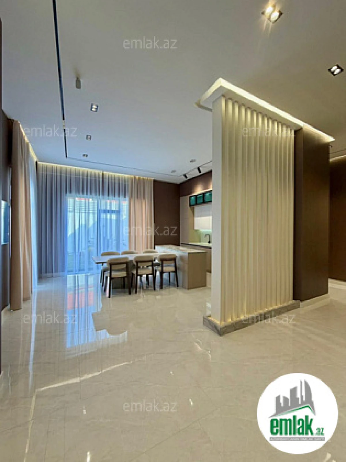 Satılır 5 otaqlı mənzil 270 m²