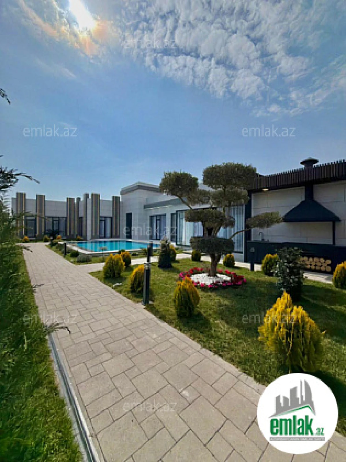 Satılır 5 otaqlı mənzil 270 m²