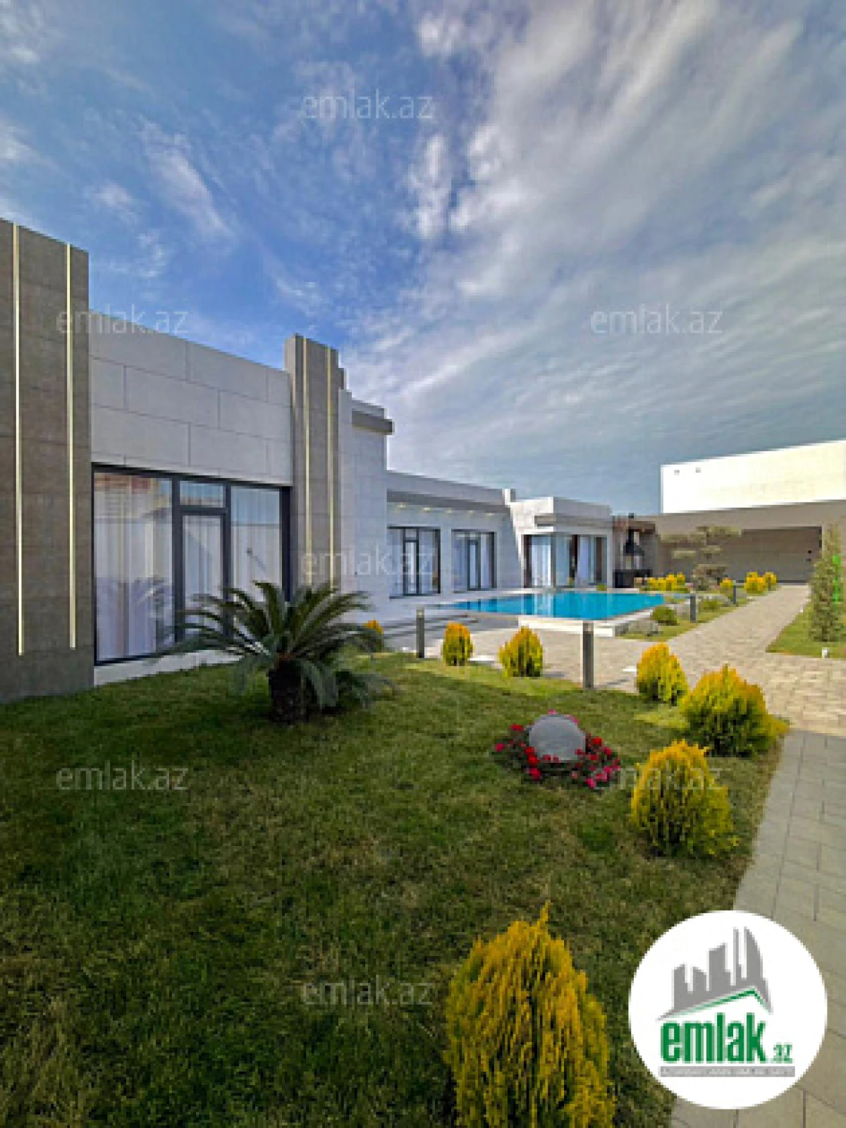 Satılır 5 otaqlı mənzil 270 m²