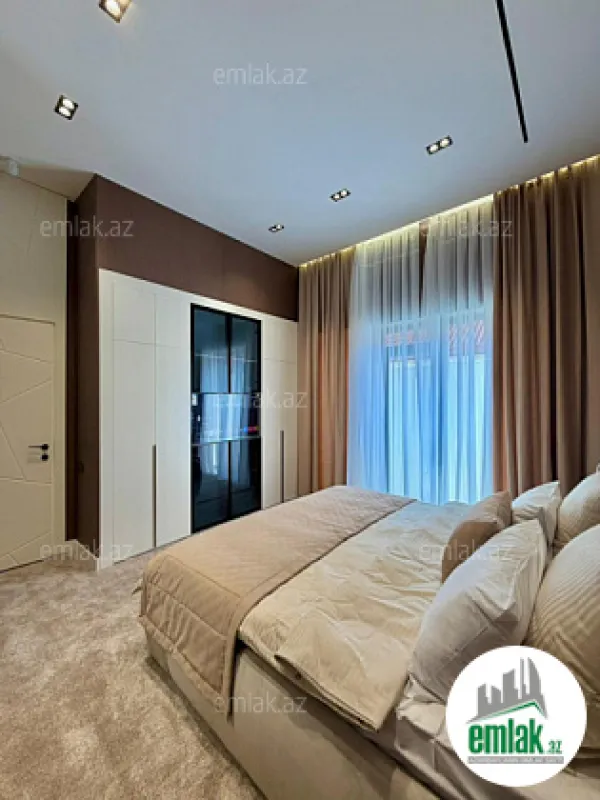 Satılır 5 otaqlı mənzil 270 m²