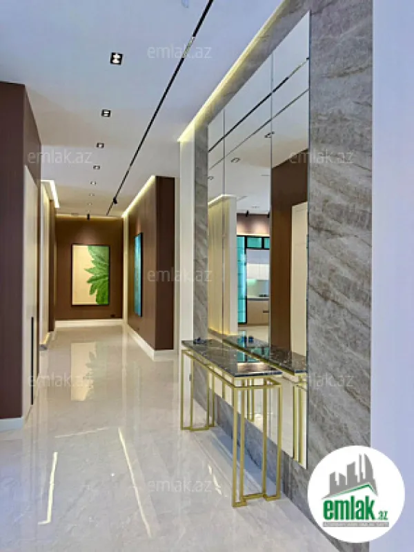 Satılır 5 otaqlı mənzil 270 m²