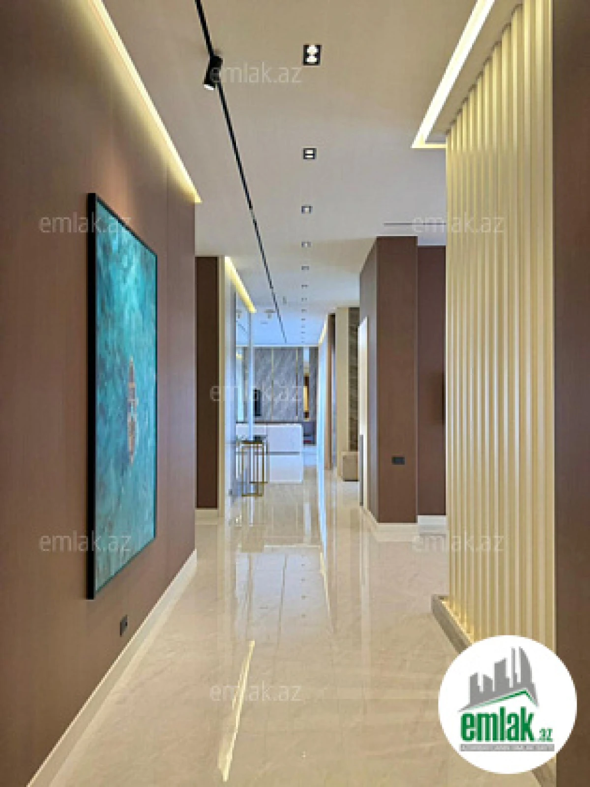 Satılır 5 otaqlı mənzil 270 m²