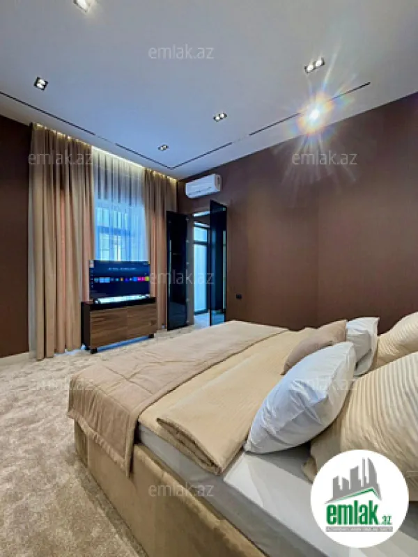 Satılır 5 otaqlı mənzil 270 m²