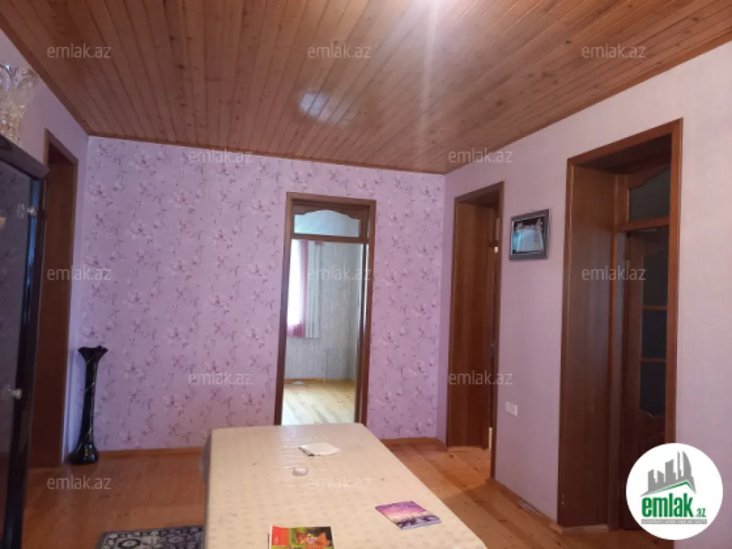 Satılır 9 otaqlı həyət evi 215 m²