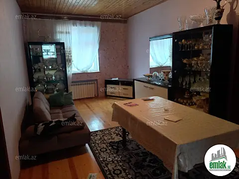 Satılır 9 otaqlı həyət evi 215 m²