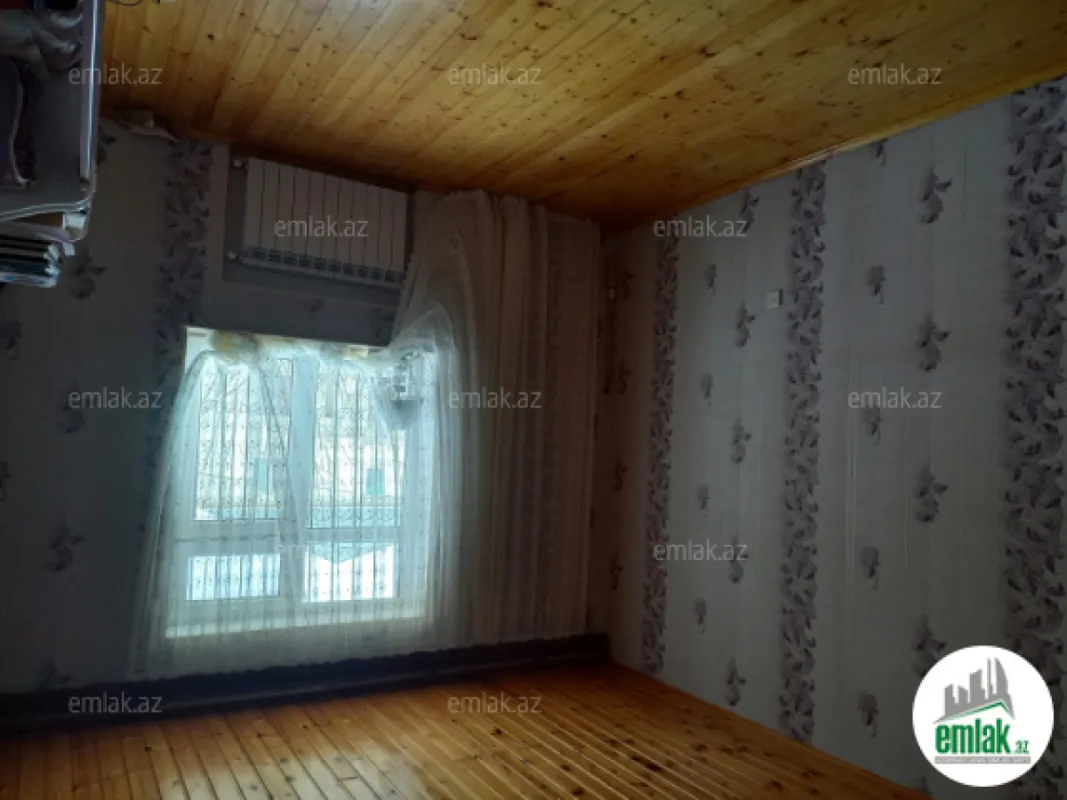 Satılır 9 otaqlı həyət evi 215 m²