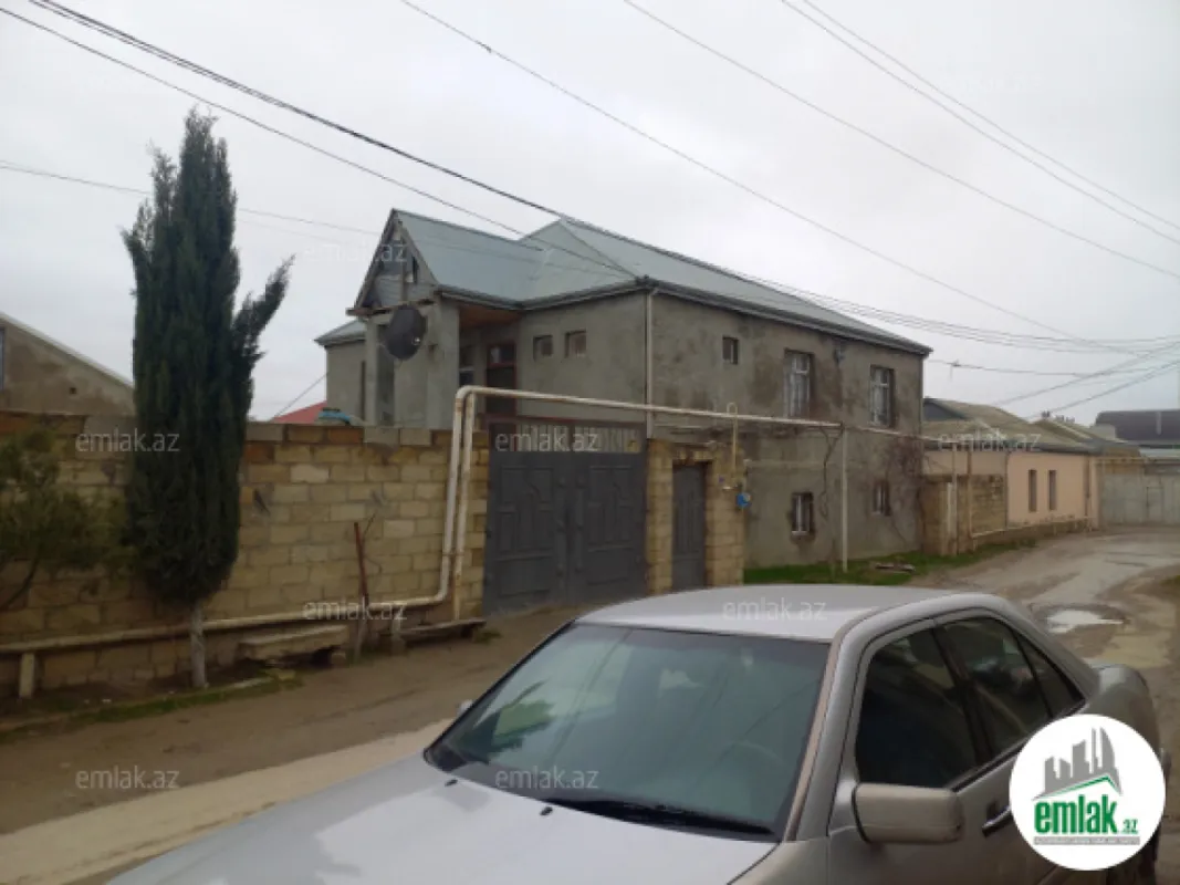 Satılır 9 otaqlı həyət evi 215 m²