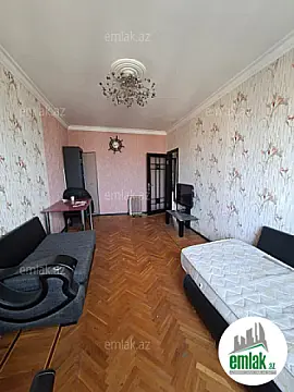 Satılır 3 otaqlı köhnə tikili 80 m²