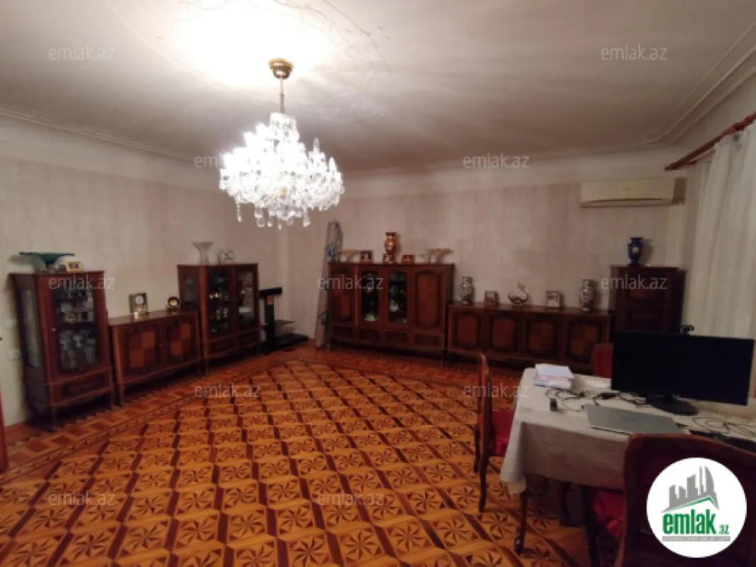 Satılır 4 otaqlı köhnə tikili 110 m²