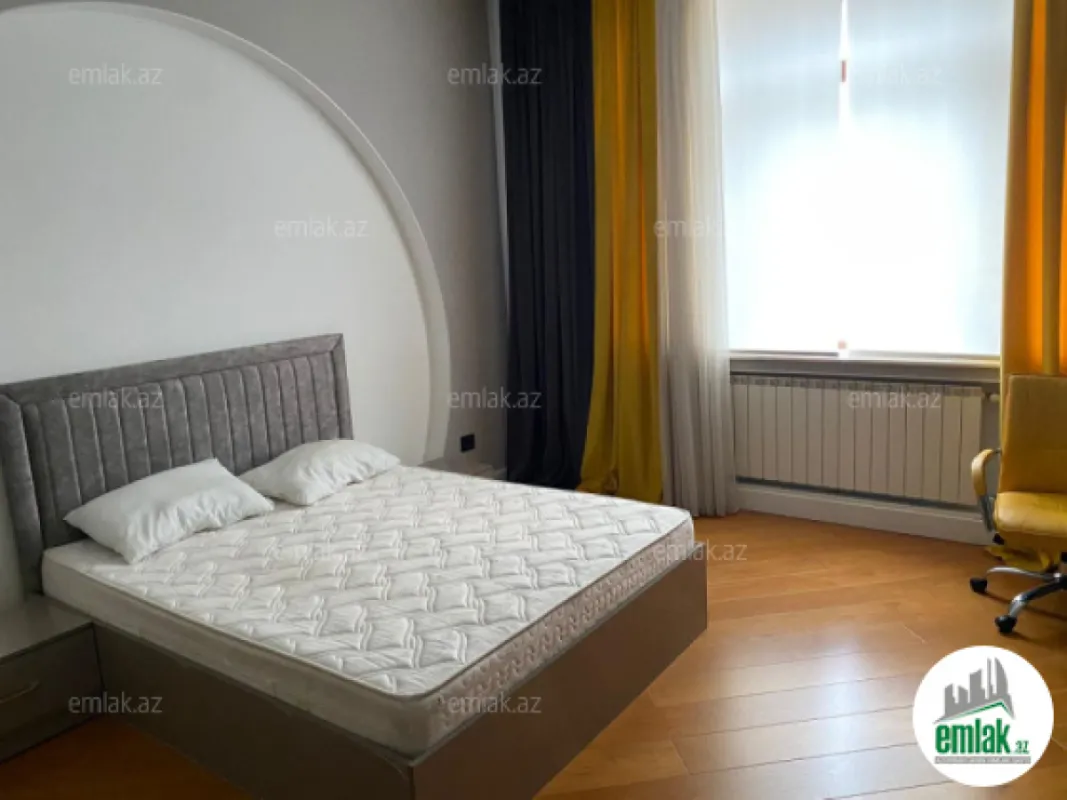 Satılır 4 otaqlı yeni tikili 240 m²