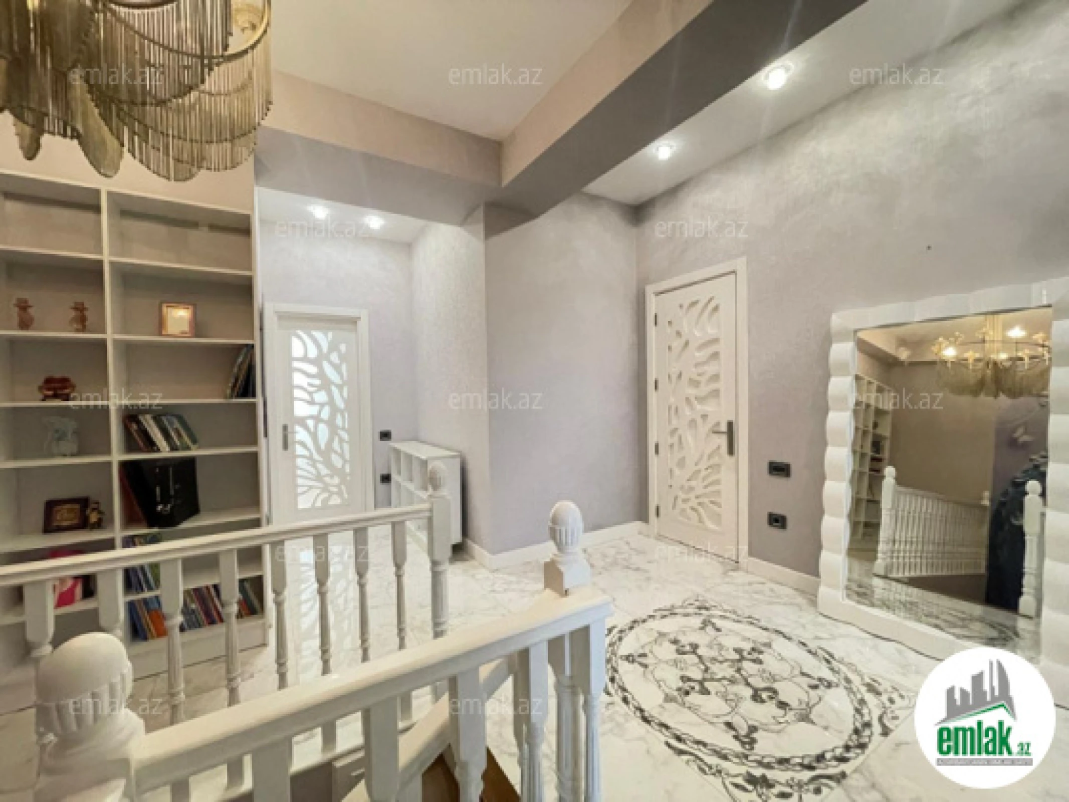 Satılır 4 otaqlı yeni tikili 240 m²