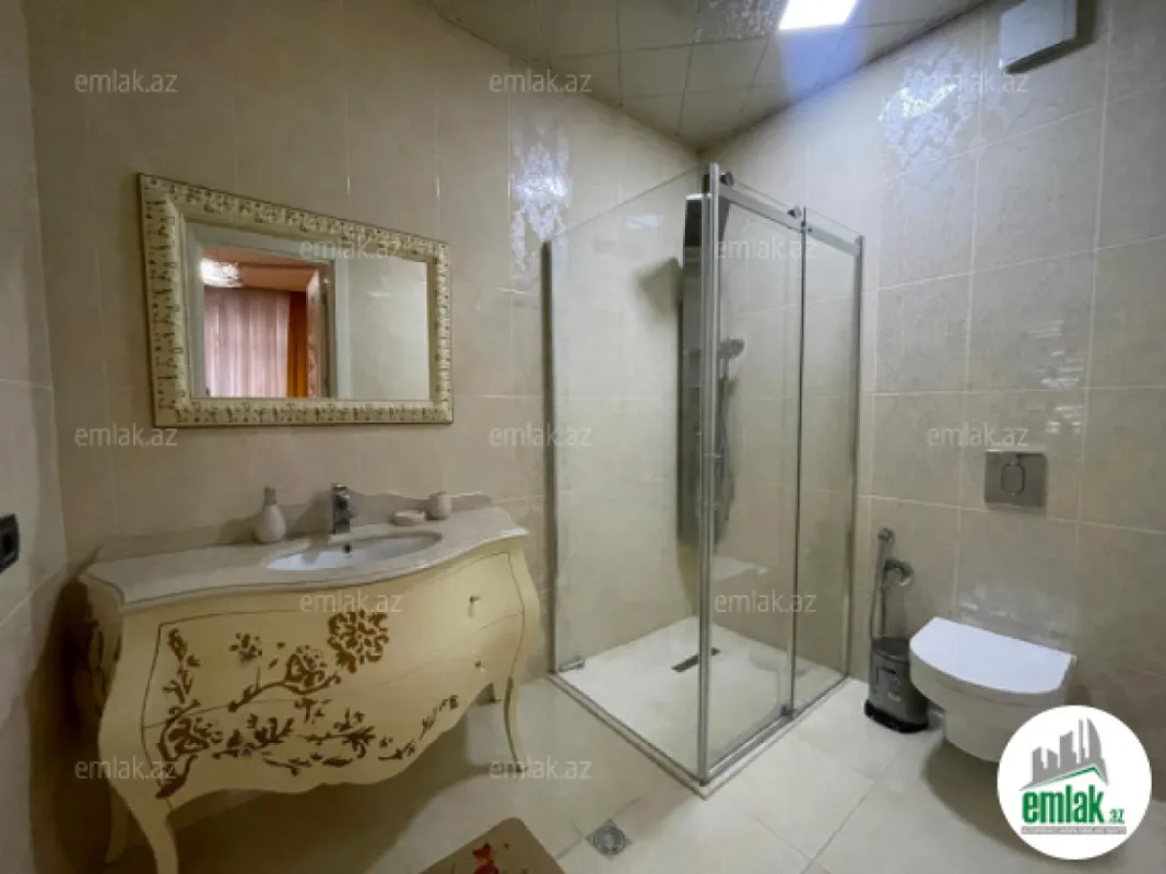 Satılır 4 otaqlı yeni tikili 240 m²