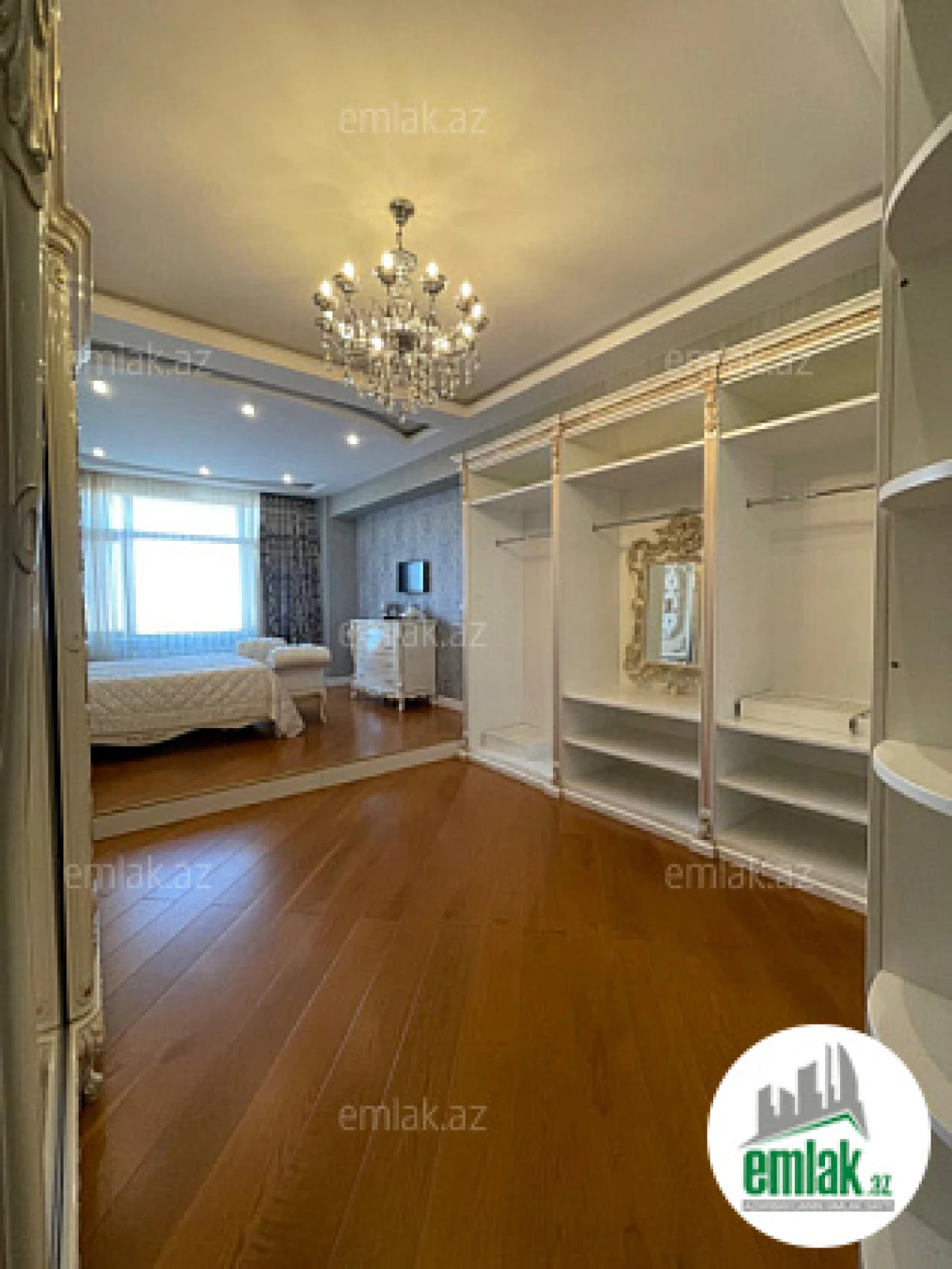 Satılır 4 otaqlı yeni tikili 240 m²