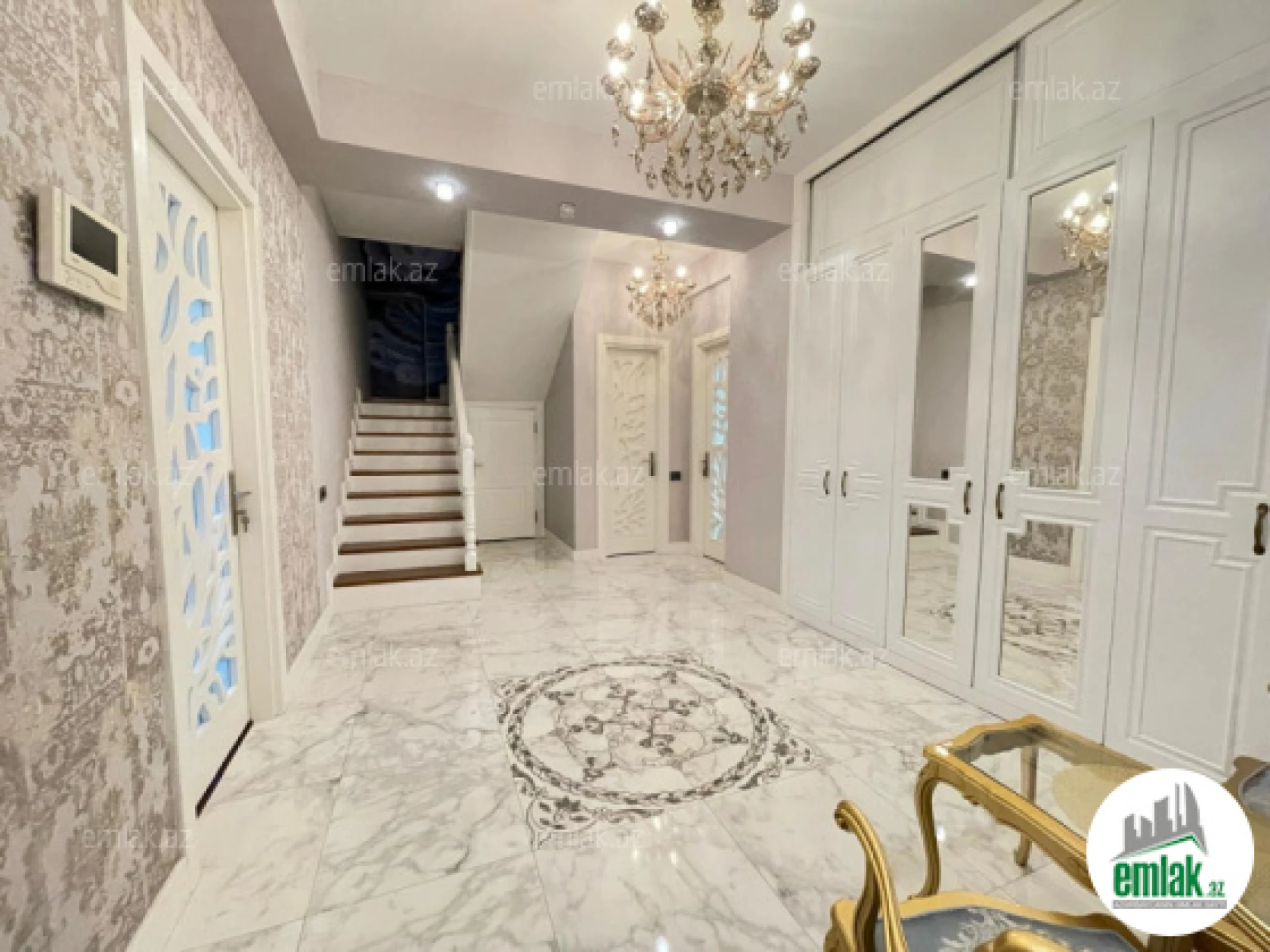 Satılır 4 otaqlı yeni tikili 240 m²