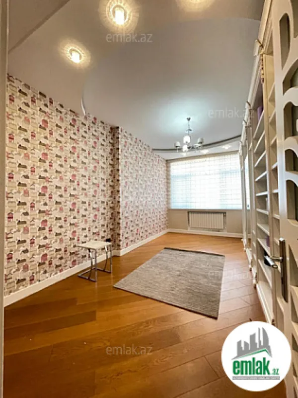 Satılır 4 otaqlı yeni tikili 240 m²