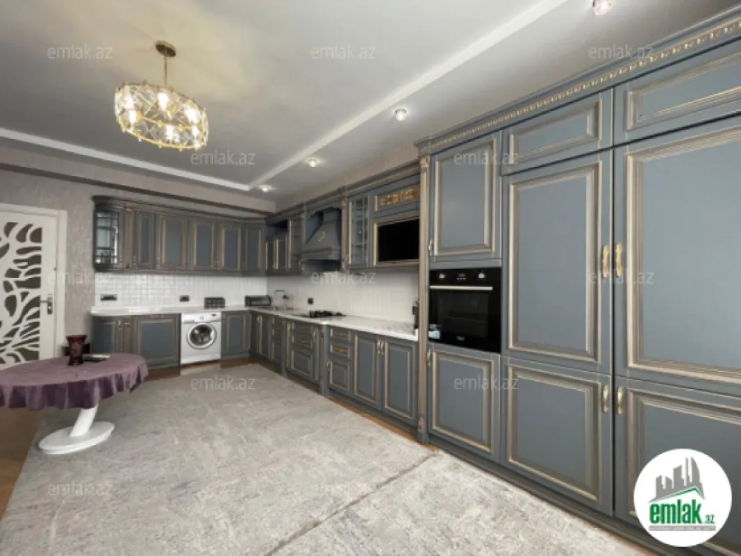 Satılır 4 otaqlı yeni tikili 240 m²