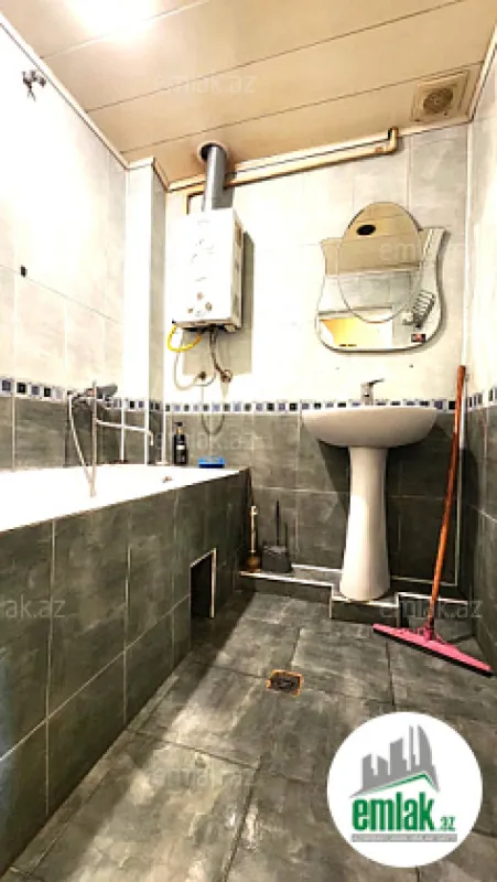 Satılır 4 otaqlı köhnə tikili 110 m²