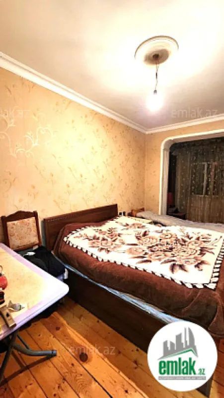 Satılır 4 otaqlı köhnə tikili 110 m²