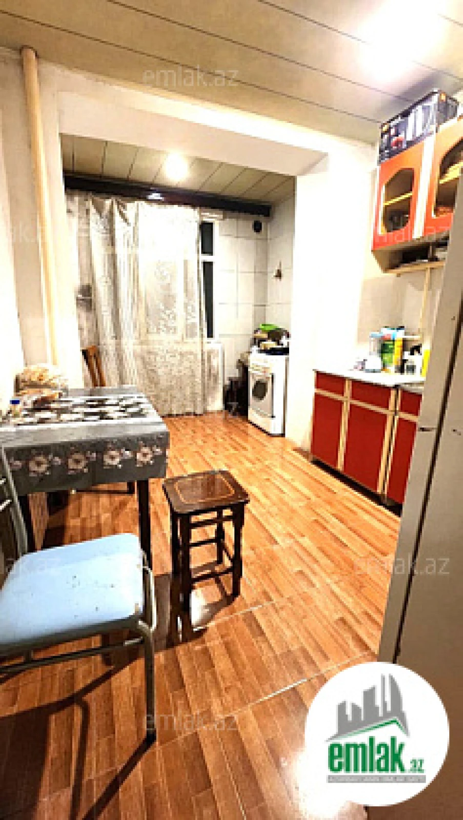 Satılır 4 otaqlı köhnə tikili 110 m²