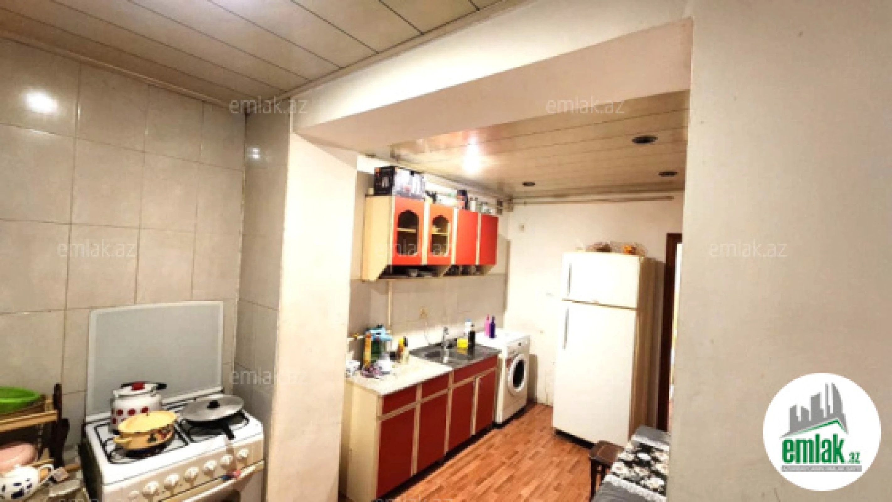 Satılır 4 otaqlı köhnə tikili 110 m²