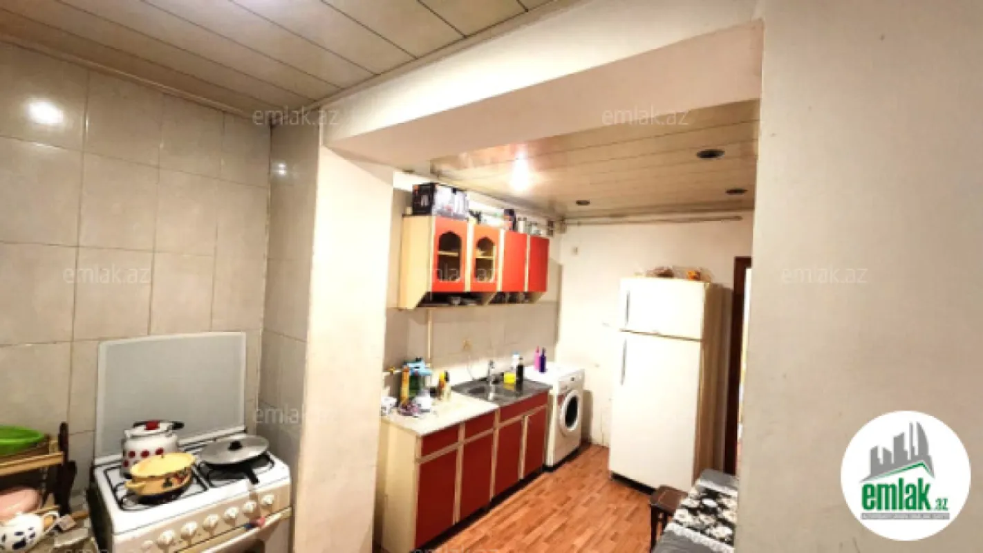 Satılır 4 otaqlı köhnə tikili 110 m²