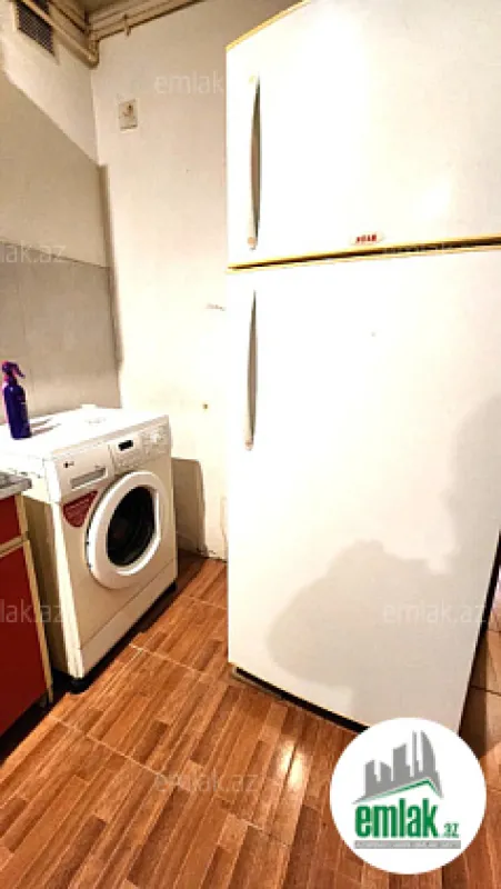 Satılır 4 otaqlı köhnə tikili 110 m²