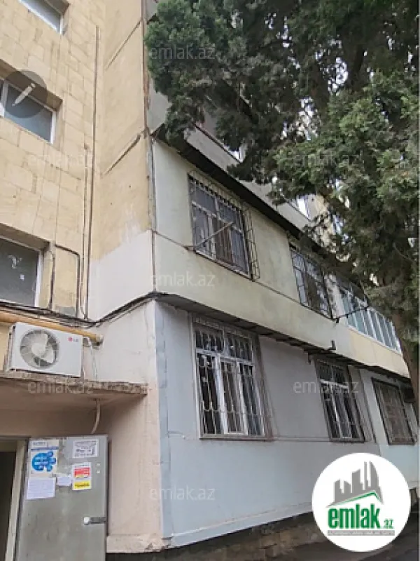 Satılır 4 otaqlı köhnə tikili 110 m²