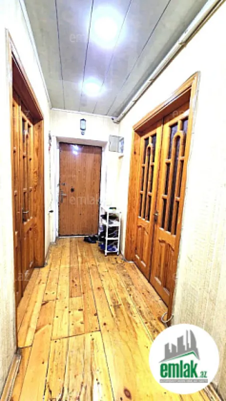 Satılır 4 otaqlı köhnə tikili 110 m²