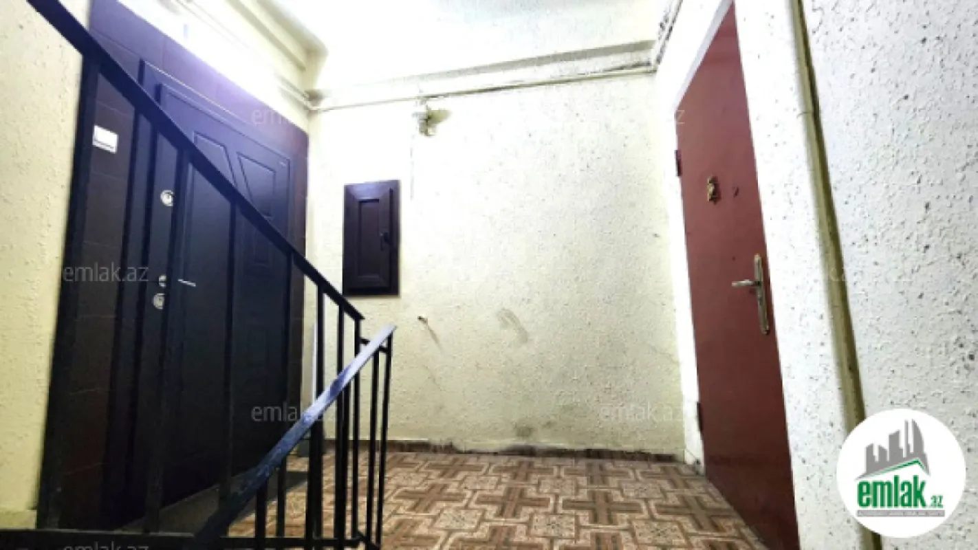 Satılır 4 otaqlı köhnə tikili 110 m²