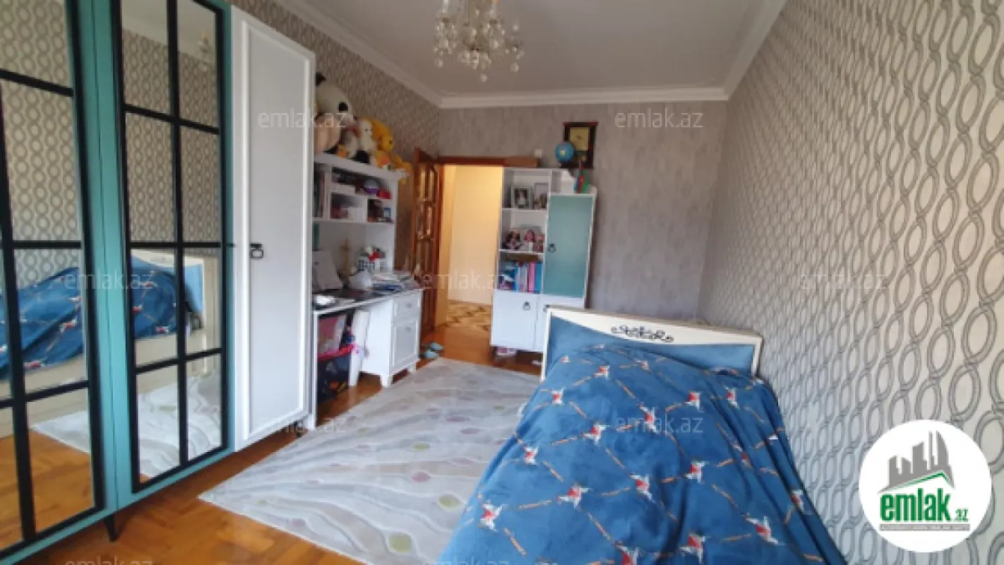 Satılır 3 otaqlı köhnə tikili 90 m²