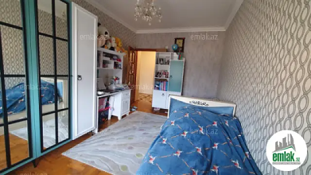 Satılır 3 otaqlı köhnə tikili 90 m²