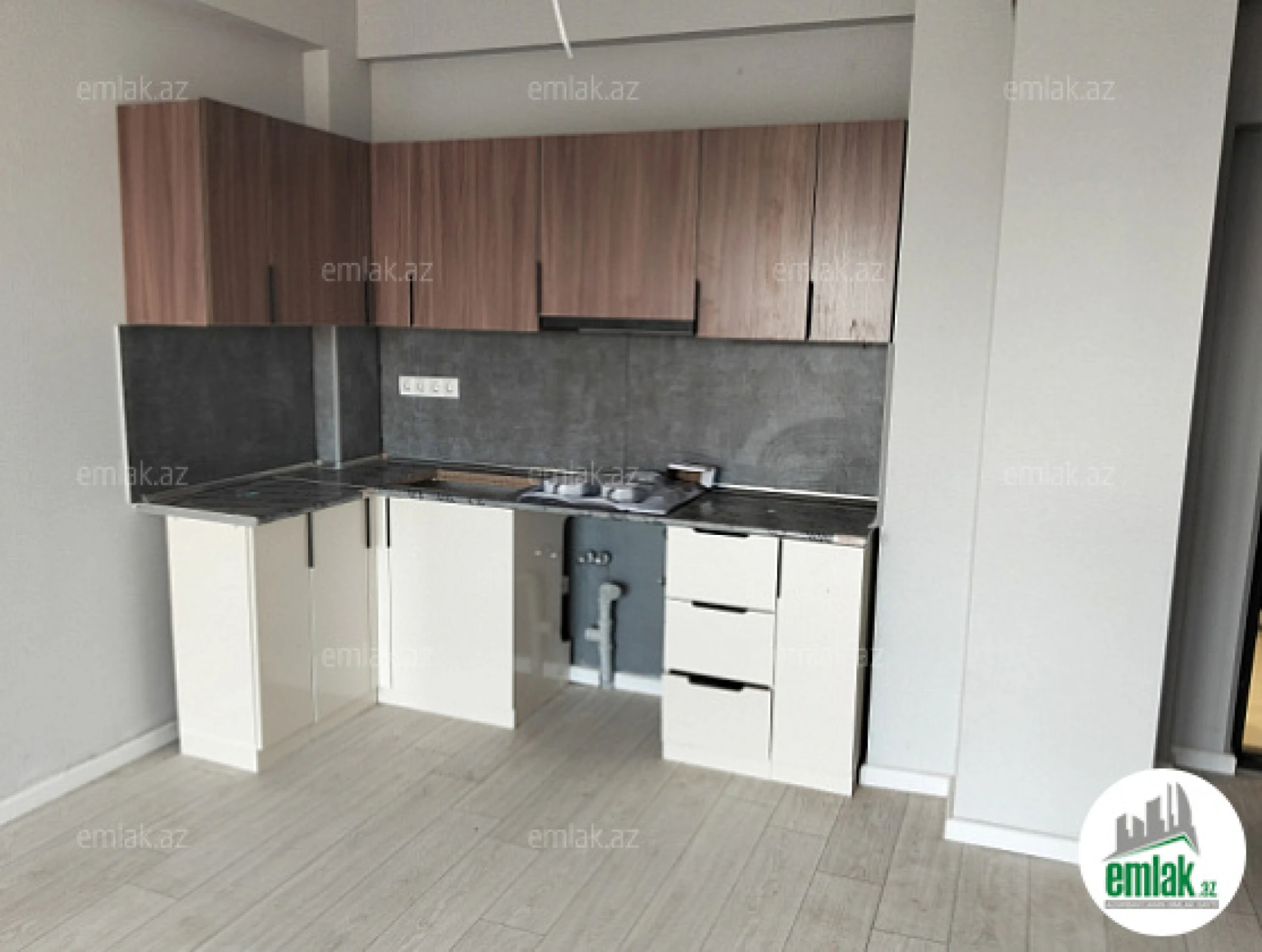 Satılır 3 otaqlı yeni tikili 80 m²