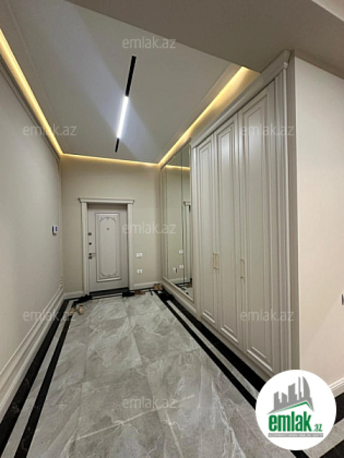 Satılır 4 otaqlı yeni tikili 240 m²