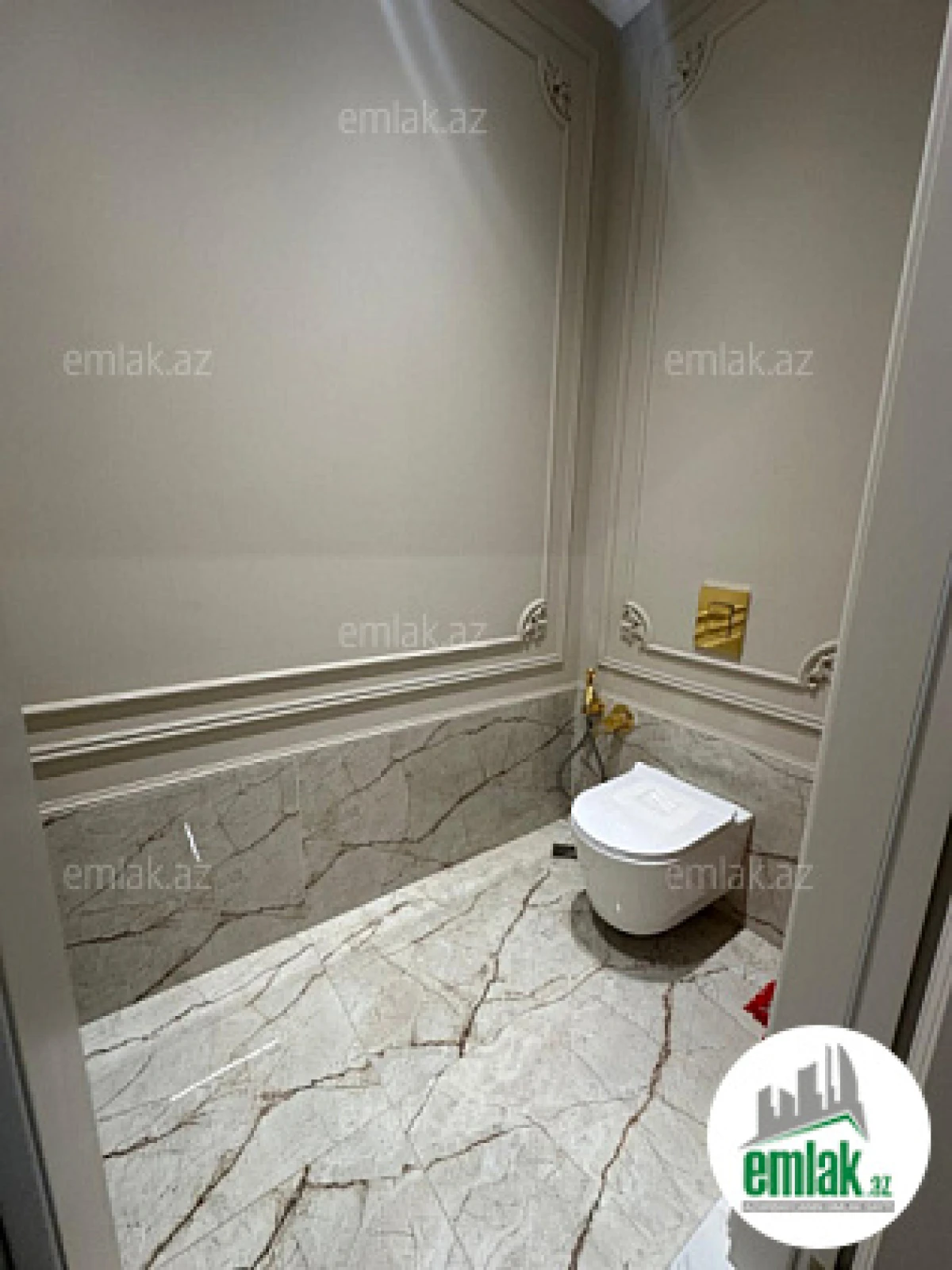 Satılır 4 otaqlı yeni tikili 240 m²