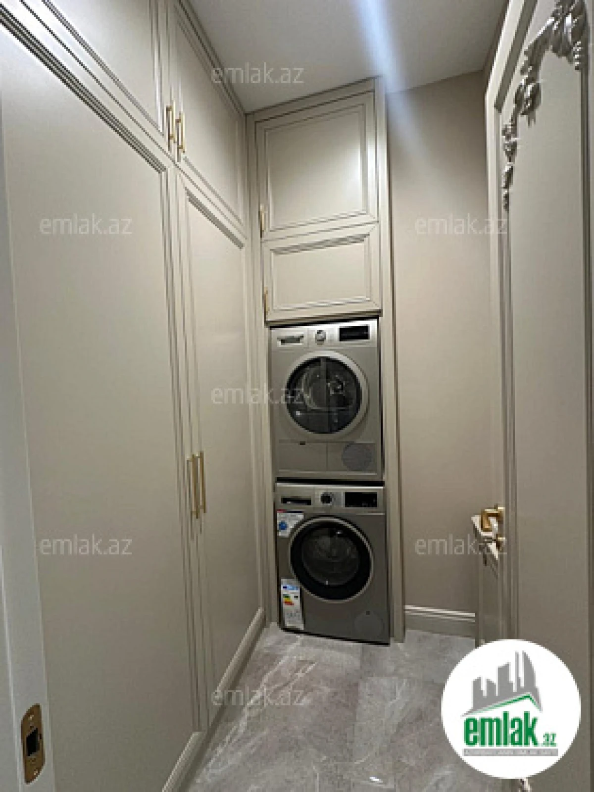 Satılır 4 otaqlı yeni tikili 240 m²