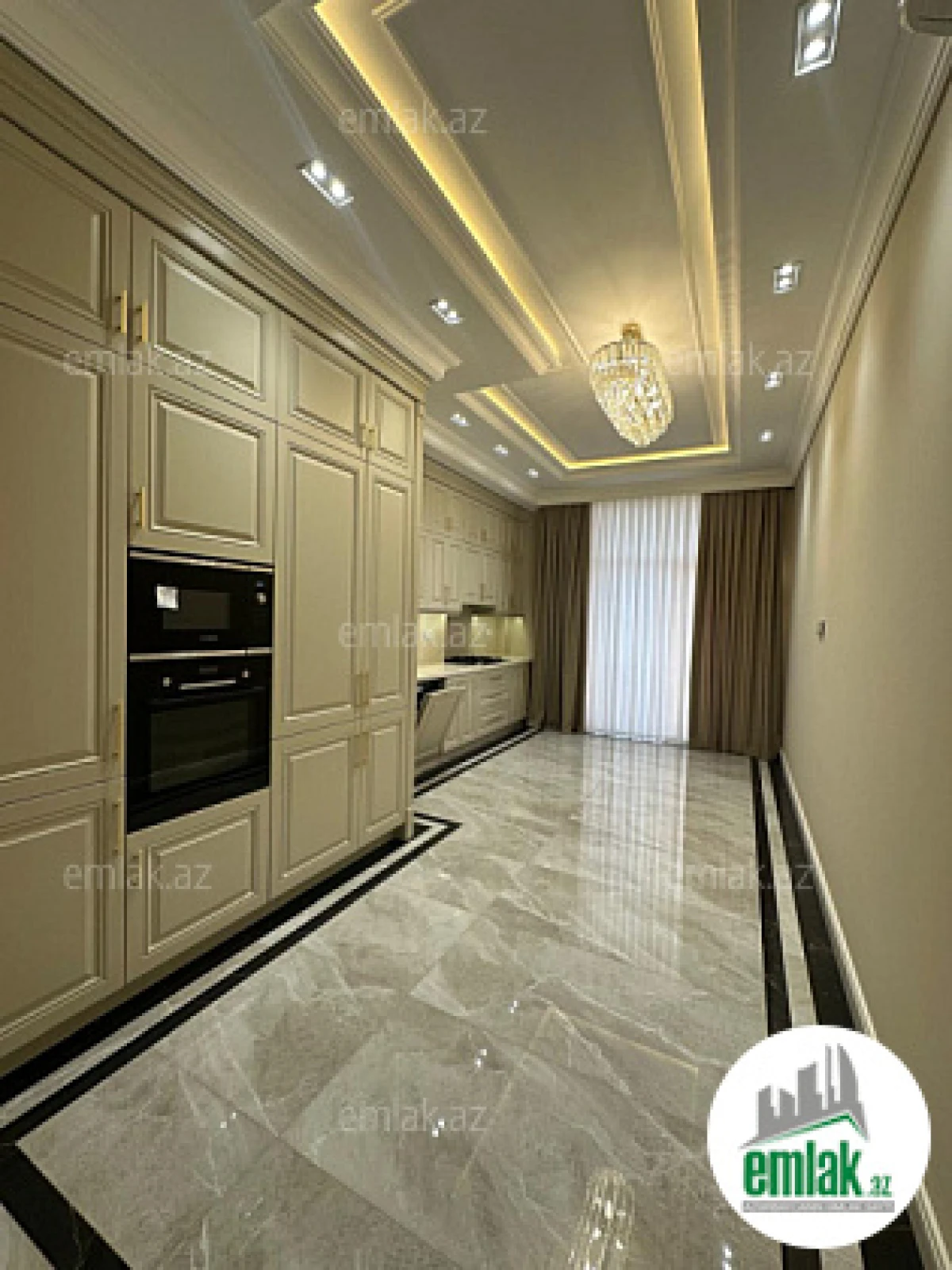 Satılır 4 otaqlı yeni tikili 240 m²