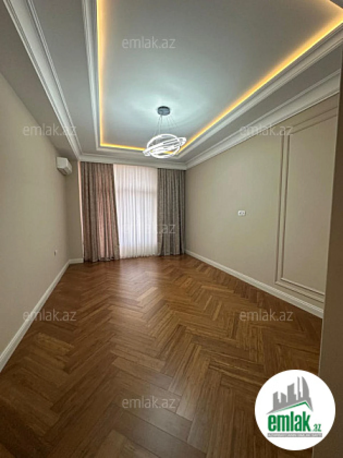 Satılır 4 otaqlı yeni tikili 240 m²