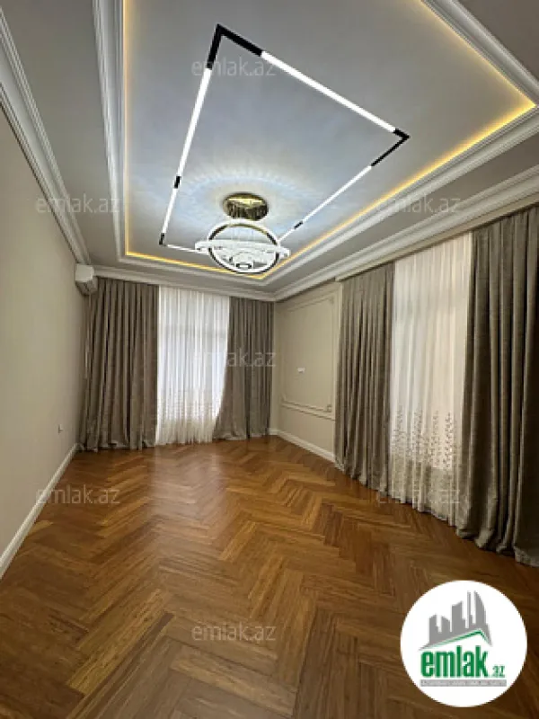 Satılır 4 otaqlı yeni tikili 240 m²
