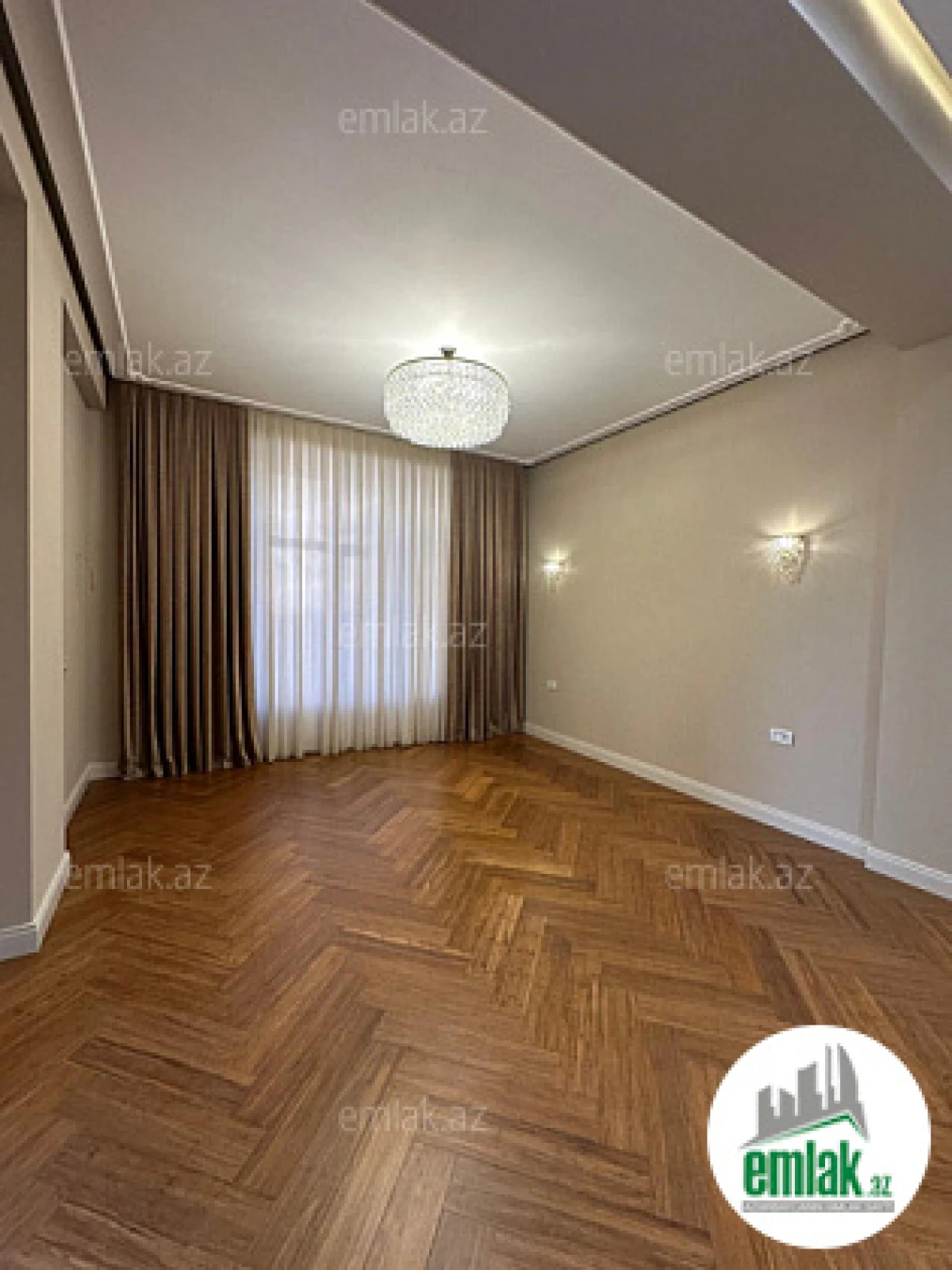 Satılır 4 otaqlı yeni tikili 240 m²