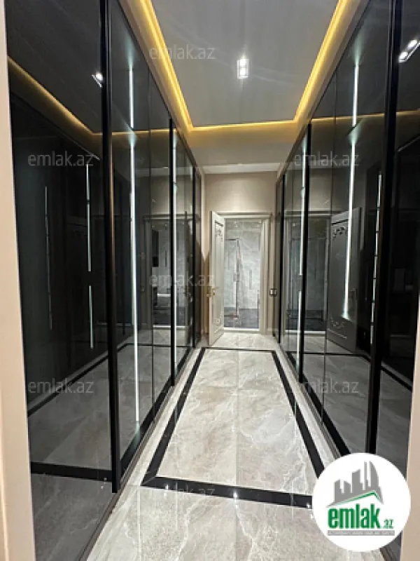 Satılır 4 otaqlı yeni tikili 240 m²